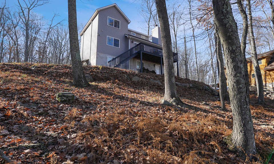 136 Lower Lakeview Dr, Hawley, PA 18428 | Zillow