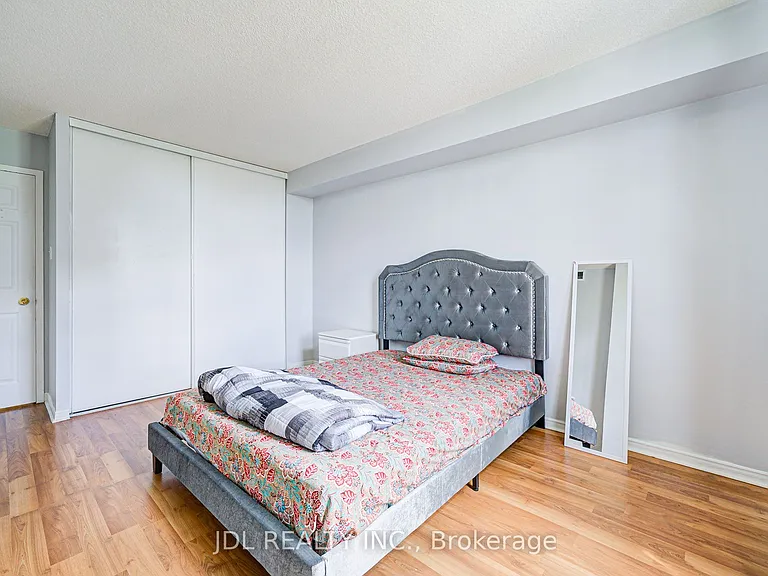 88 Alton Towers Cir #410 — Photo 38