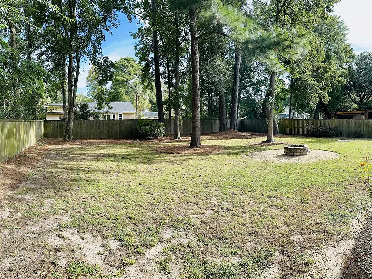 1107 Oakcrest Dr — Photo 17