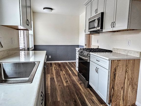 5th image of 1021 S Serenade Ave