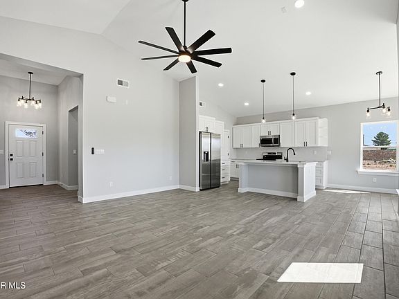 3rd image of 434 Sylvia Ct
