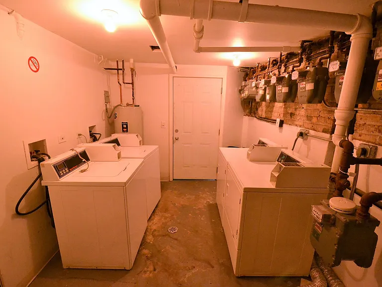4022 W Montrose Ave — Photo 3