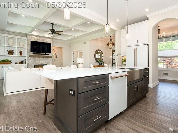 4th image of 60553 Pennington Way
