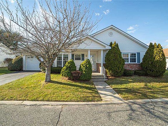 3rd image of 6 Danielle Ln