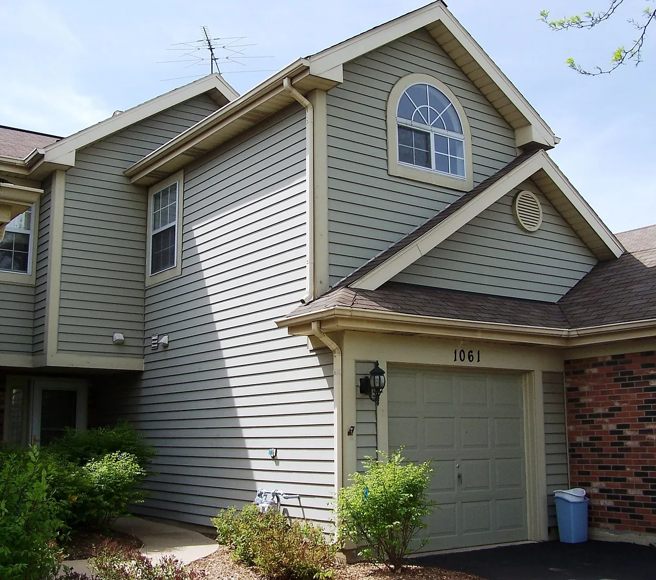 1061 Rockport Dr photo 1