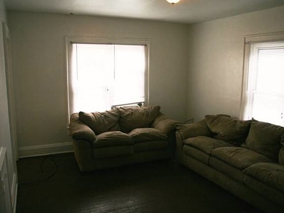 Spacious living room!