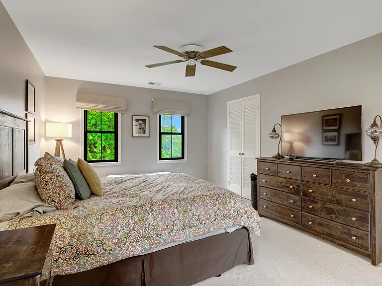 10904 Belgravia Ct — Photo 36