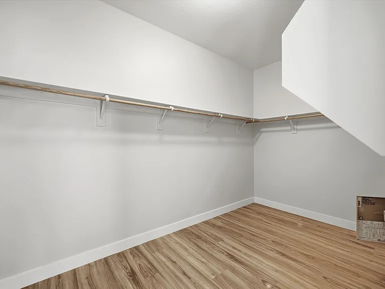 7658 Engleberg Ave — Photo 11