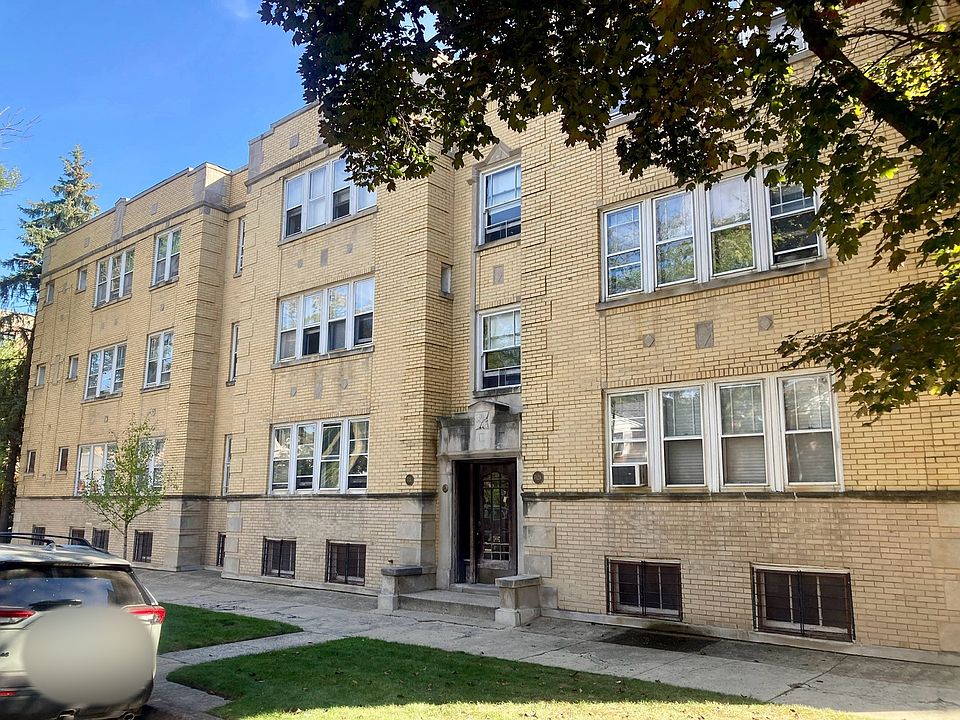2nd image of 7129 N Oakley Ave
