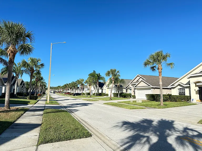 16724 Rolling Green Dr — Photo 57