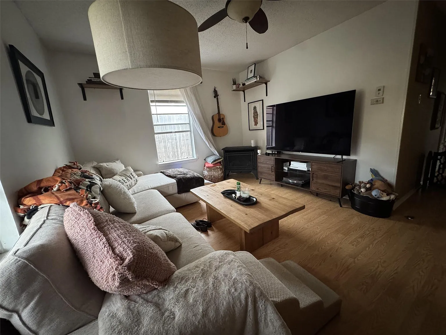3 bed, 1.0 bath, 840 sqft, $2,200 — Photo 4