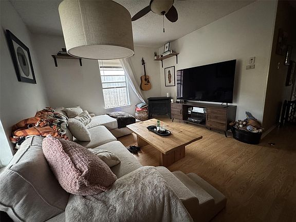 4th image of 207 Chippendale Ave