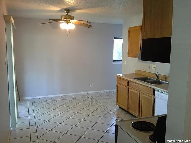 2 bed, 1.0 bath, 800 sqft, $1,000 — Photo 3