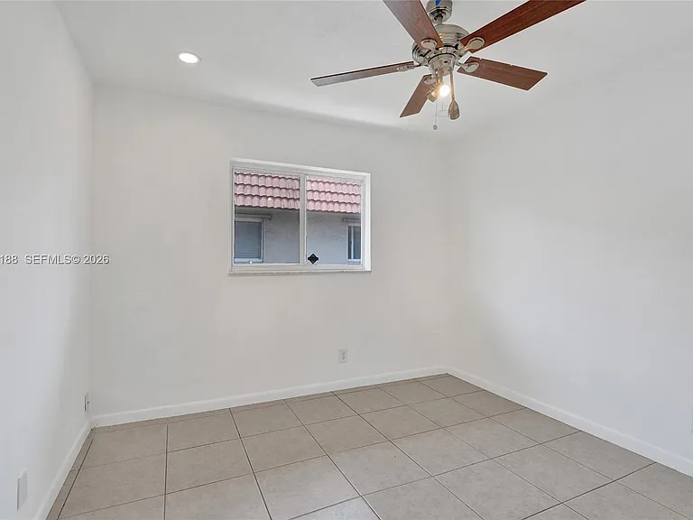 3050 NE 5th Ter #13 — Photo 27