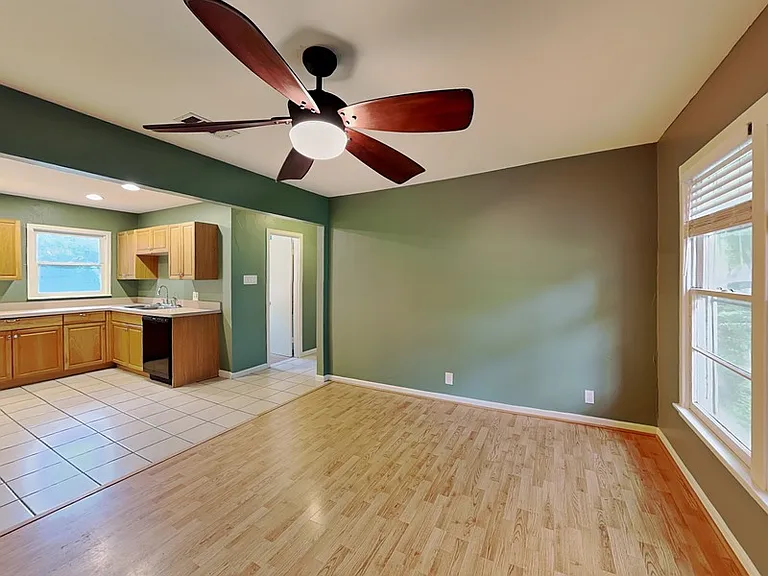 412 Harrison Ln — Photo 4