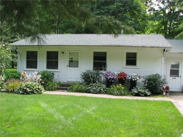 2391 Trailard Dr, Willoughby Hills, OH 44094