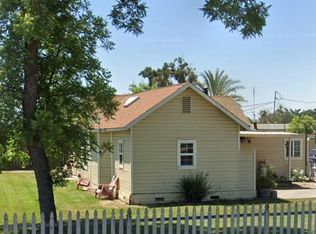 10259 Cairo Ave, Laton, CA 93242