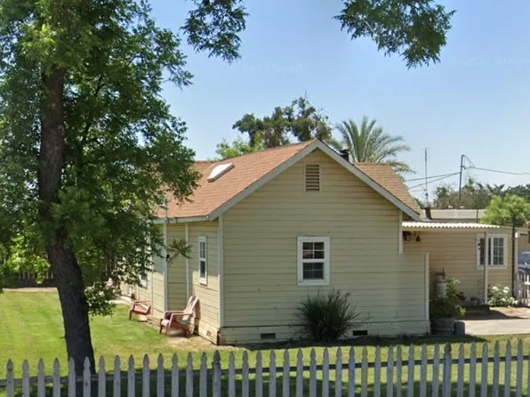 10259 Cairo Ave, Laton, CA 93242