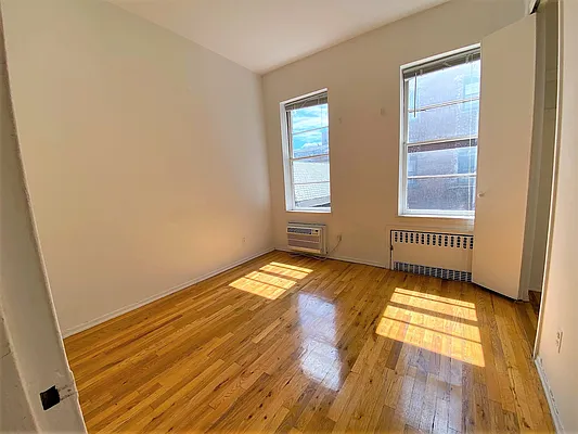 Rented by City Connections Realty | media 8