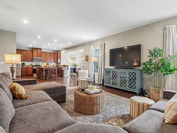 5th image of 9385 Winfield Ln