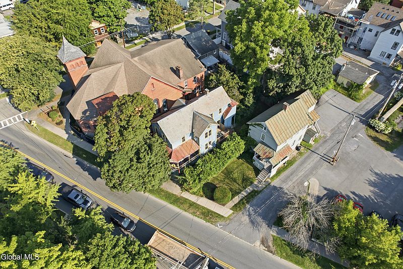 2nd image of 17 Van Dam Street