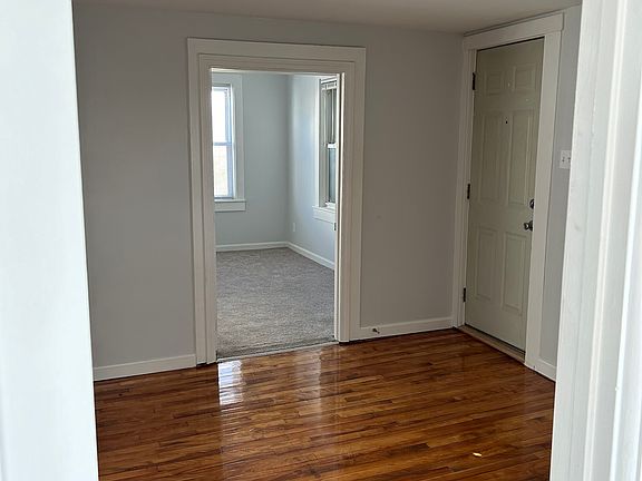3rd image of 11 Groton Pl APT 2