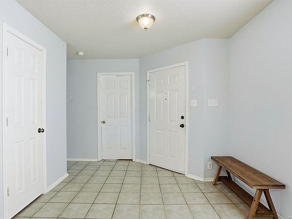 4th image of 215 Adelaide Oaks