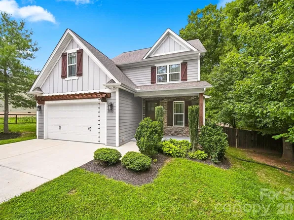 5810 Dwayne Starnes Dr, Hickory, NC 28602