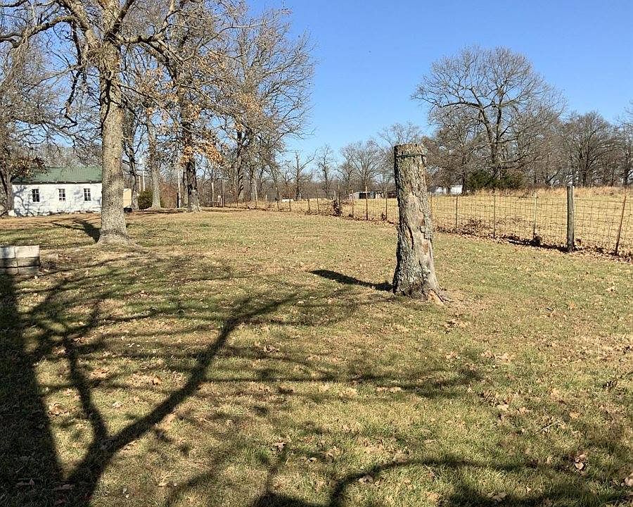 2nd image of 8325 Holly Rd