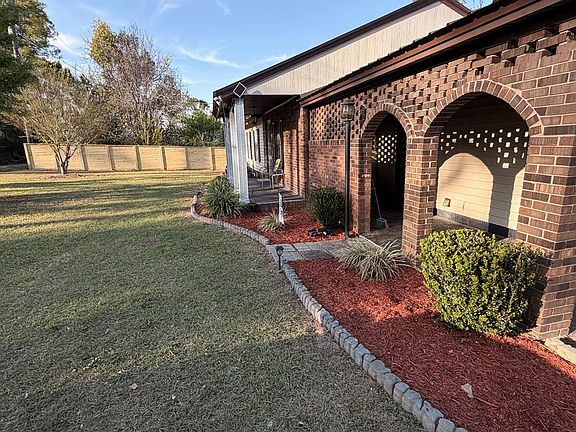 4th image of 1004 Letitia Ave N