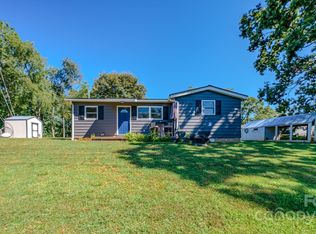 26 Center St, Candler, NC 28715