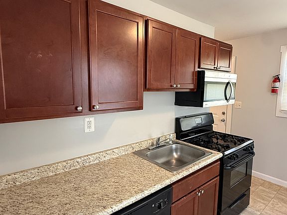 5th image of 106 Alton St