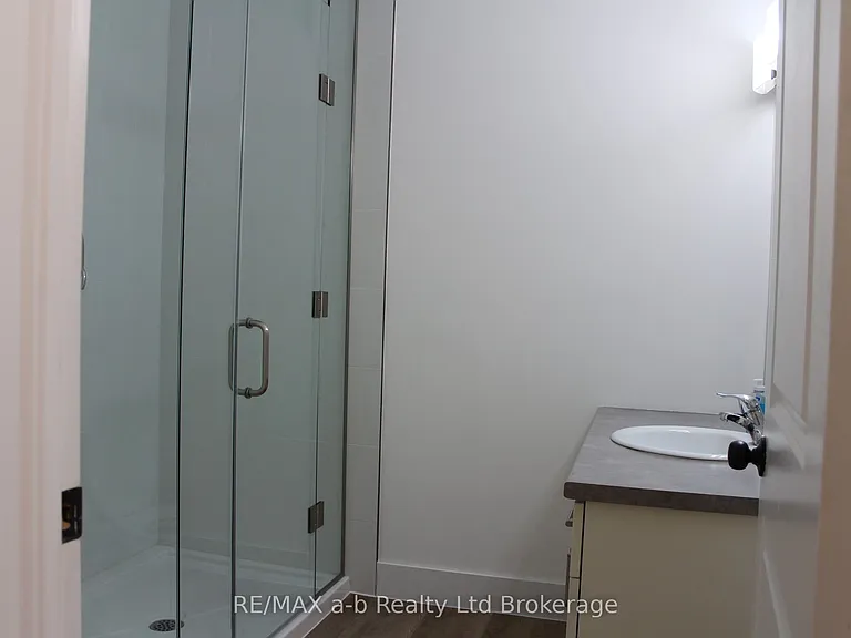 391 Dundas St #2 — Photo 7