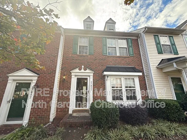 17811 Delmas Dr — Photo 4