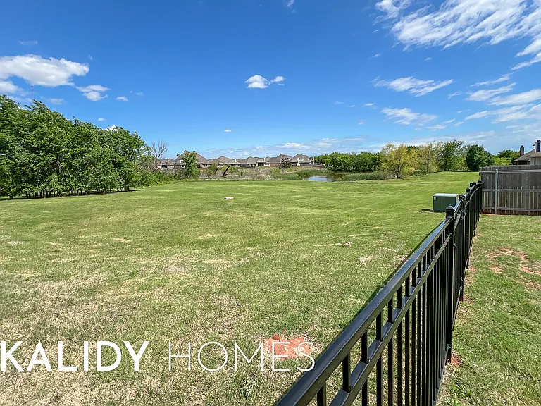 3324 Lola Ct — Photo 28