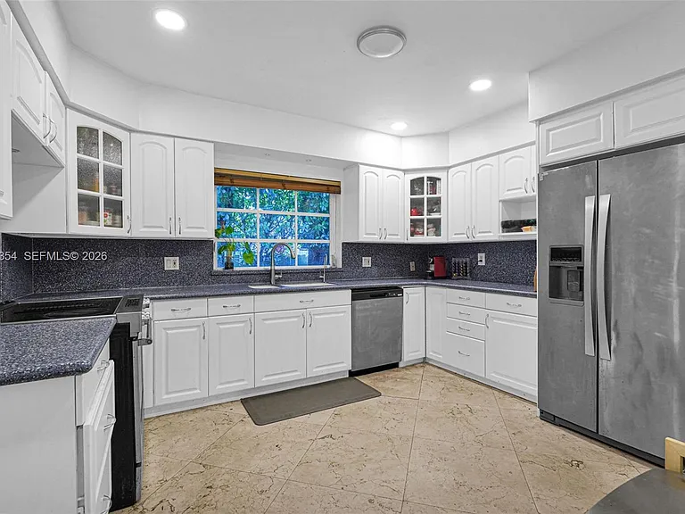 9325 NE 5th Ave — Photo 38