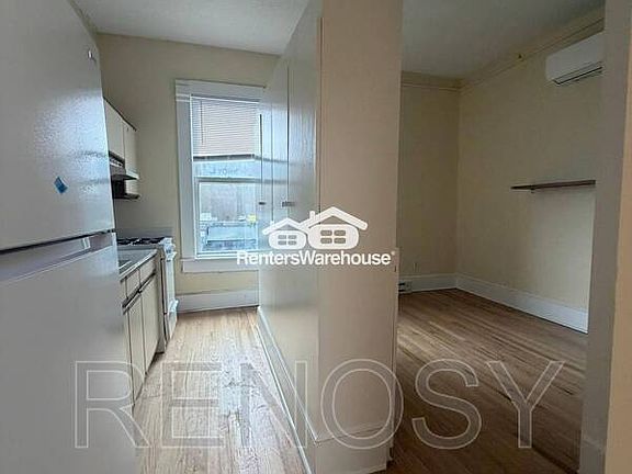 2nd image of 1215 25th St Unit 4