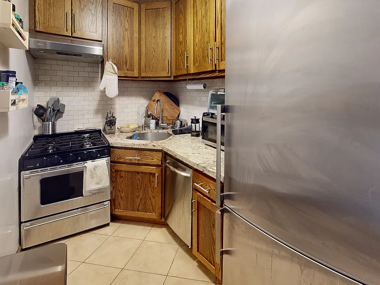 308 W 77th St #9 — Photo 8