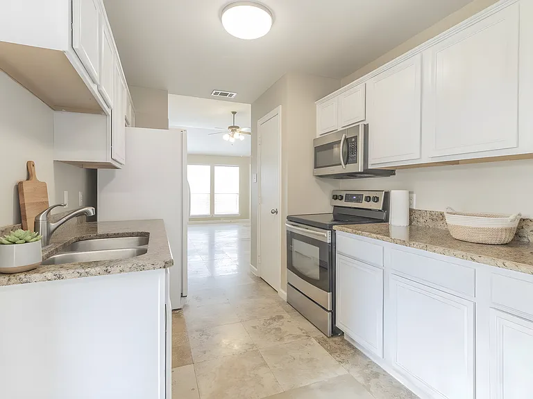 1070 Mellanie Ln — Photo 8