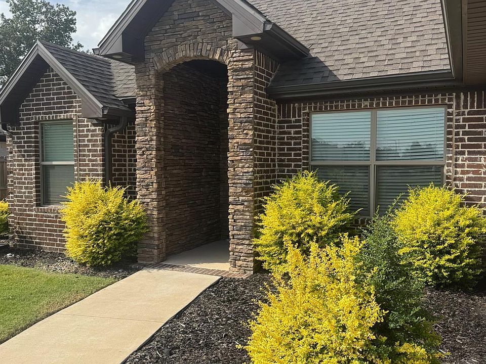 1st image of 835 Elizabeth Ln