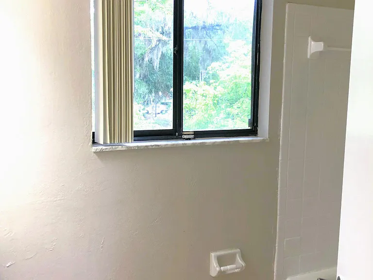 2508 SW 35th Pl #B8 — Photo 14
