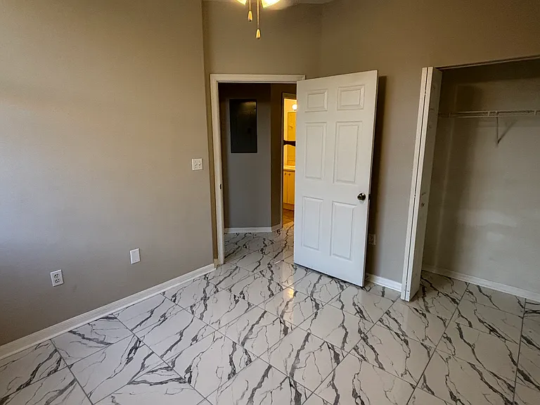 Guest Bedroom (2)