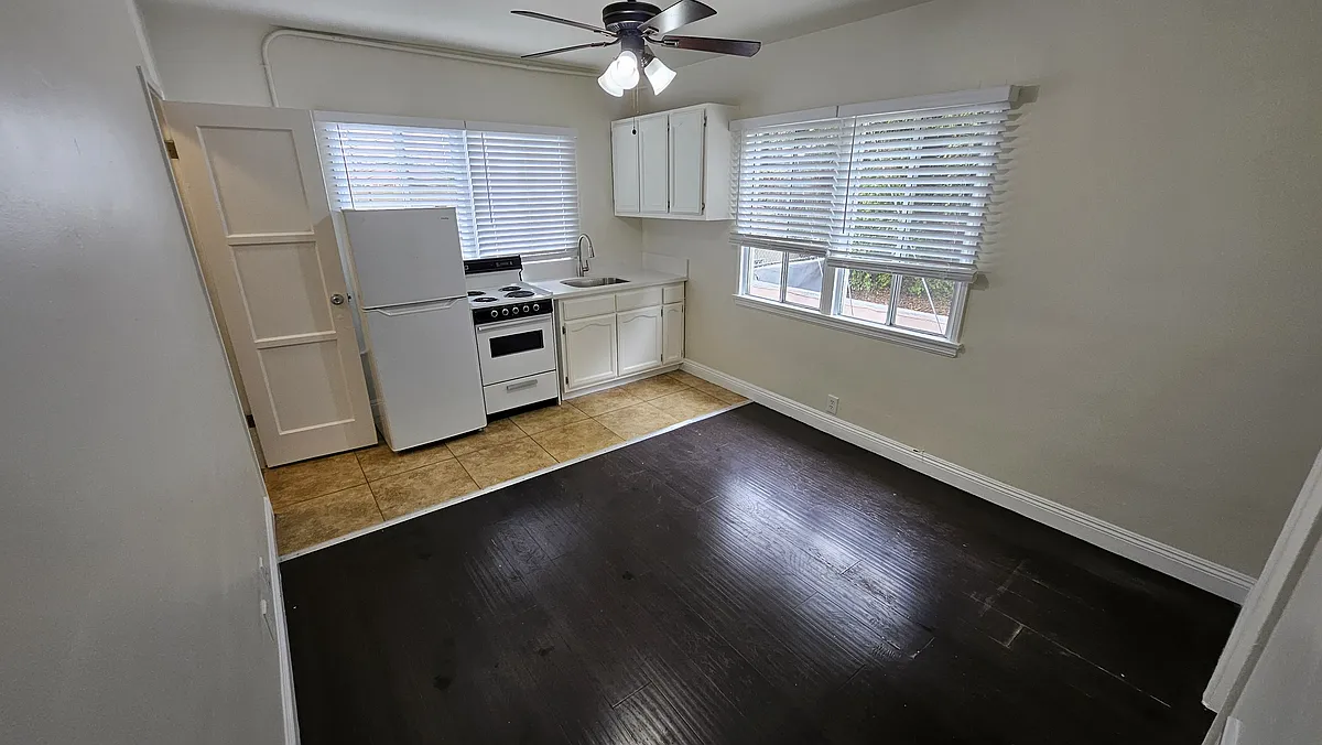 Building Photo - 527 N Alexandria Ave #8
