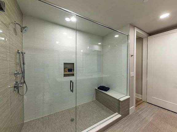 4th image of 250 S Monroe St #709