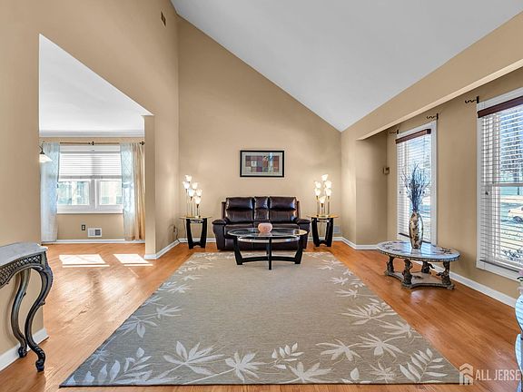 2nd image of 15 Walnut Ct