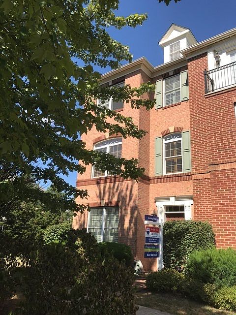 1st image of 122 Quietwalk Ln