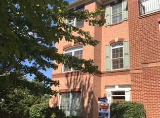 122 Quietwalk Ln, Herndon, VA 20170