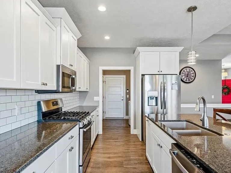 2602 Fountain Cir — Photo 12