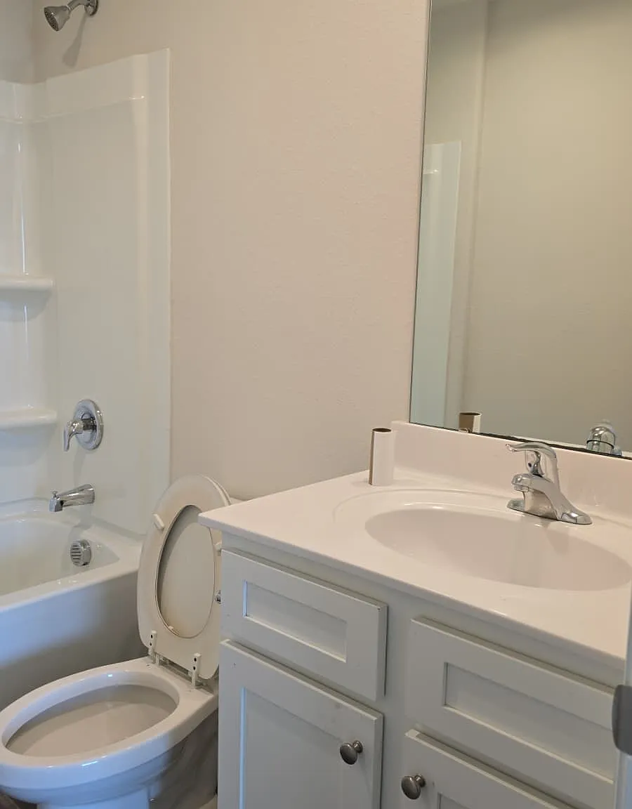 3 bed, 2.5 bath, 1800 sqft, $2,090 — Photo 3