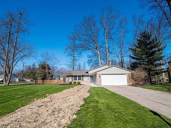 2nd image of 220 Cherry Ln